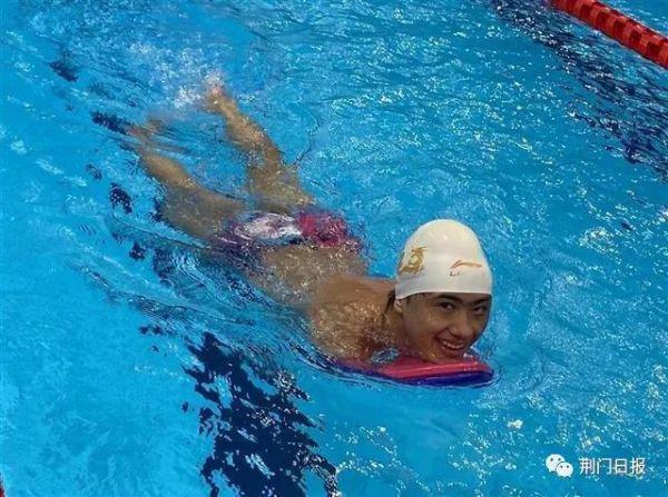 湖北小伙袁伟译东京残奥会夺金破纪录，恩师