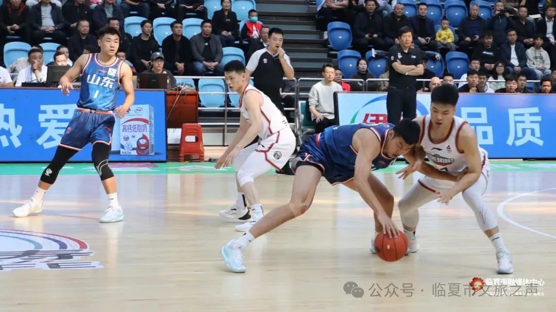 篮球比赛中违规_篮球比赛中违规行为_篮球比赛违反规则但未能造成犯规