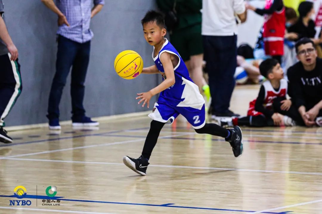 篮球夹球算不算违例_篮球的基本规则夹球_篮球夹球是什么