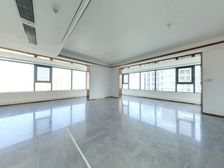 绿地凤栖澜玥 大平层东边户,精装修 现价17000元 现房