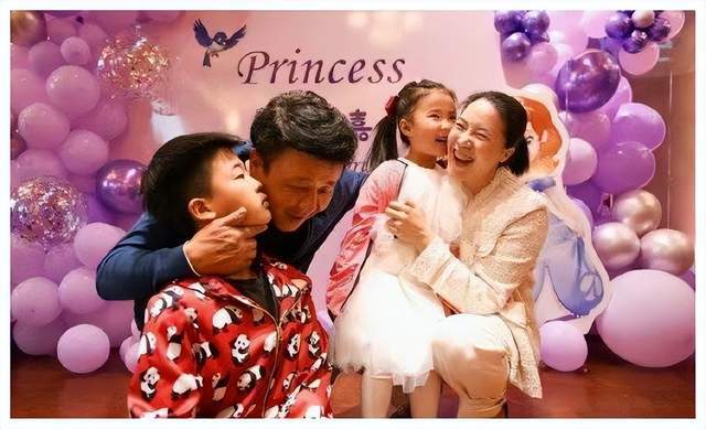 篮球冠军多少钱_有钱的篮球冠军_篮球冠军是