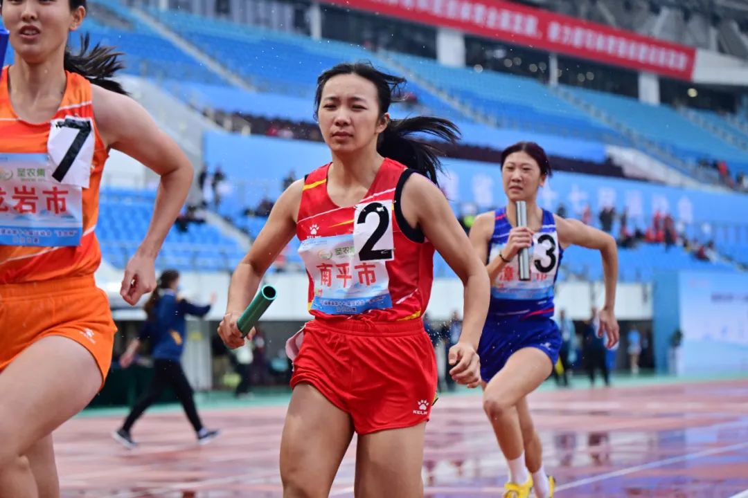 接力游泳赛冠军项目是什么_什么是游泳接力赛冠军项目_接力游泳金牌