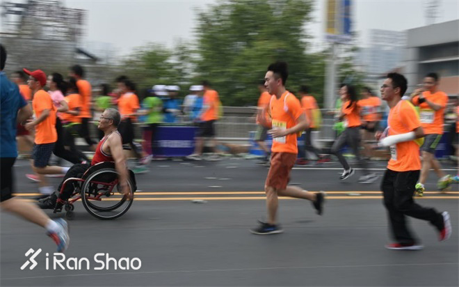 马拉松报名参加条件_马拉松报名参加多少钱_不报名参加马拉松