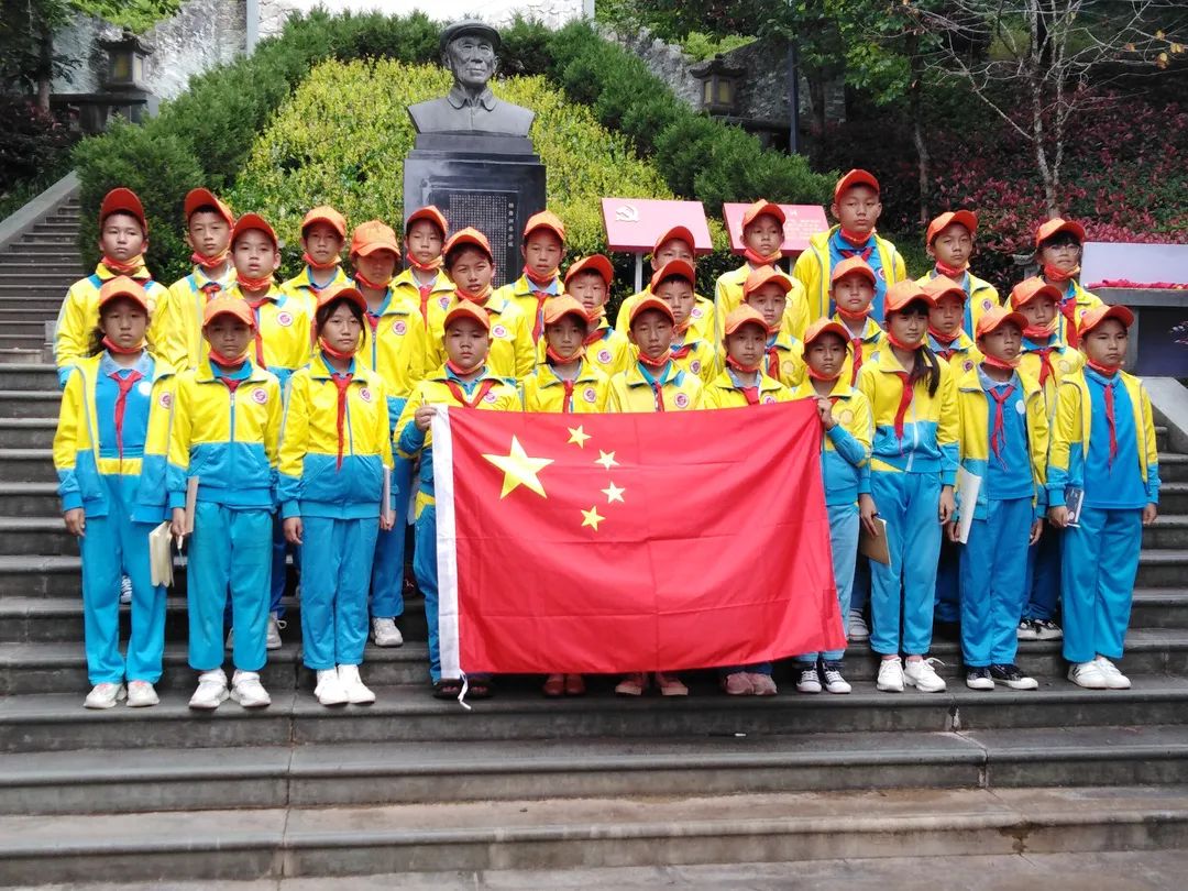关于铭记历史勿忘国耻的小报_铭记国耻勿忘历史的手抄报_铭记历史勿忘国耻足球手抄报