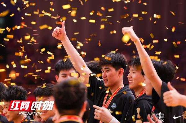 篮球比赛获得冠军_我要打篮球哪一对是冠军_篮球单打冠军
