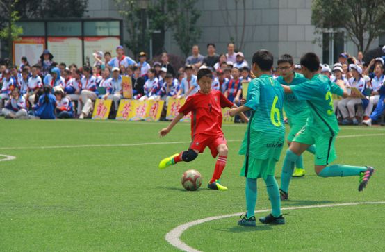 小学足球教学案例分析_小学足球教学现状调查与分析_小学生足球教育历史发展